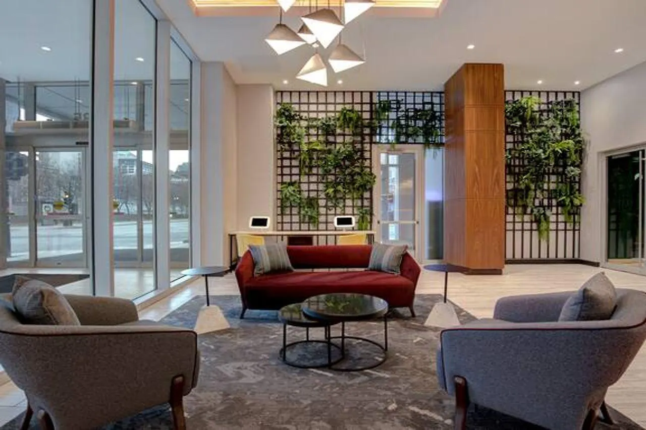 Hampton Inn Montreal Downtown, Qc ホテル