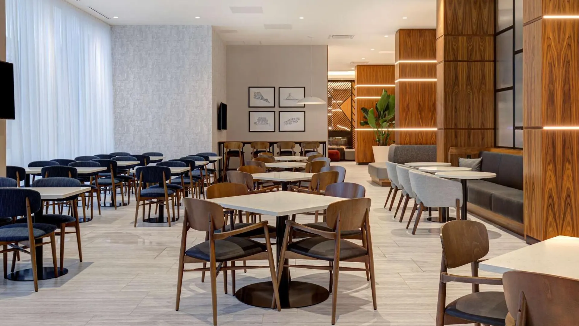 Hampton Inn Montreal Downtown, Qc ホテル