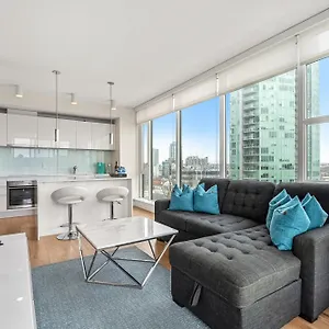 Apartment 5-min Walk To Stampede!! Unbeatable Downtown Experience- Walk To Bars, Casino, Stampede & Saddledome Bonus Banff Pass, Parking & Wine!