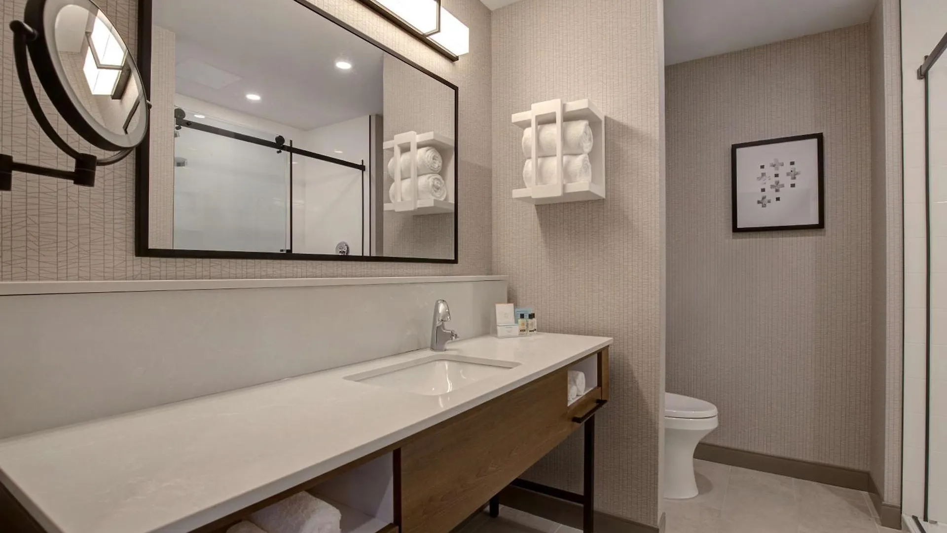 Hampton Inn Montreal Downtown, Qc Canada