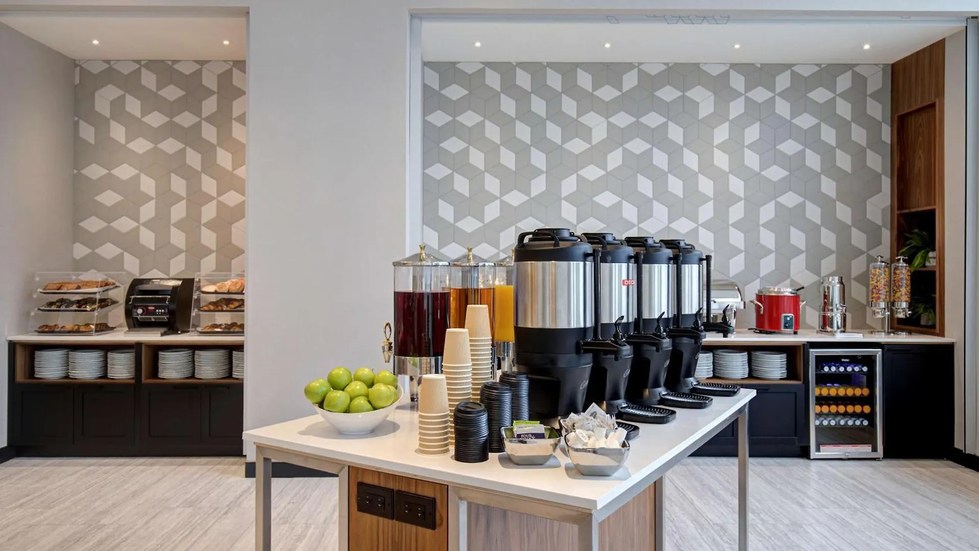 *** Hotel Hampton Inn Montreal Downtown, Qc Canada